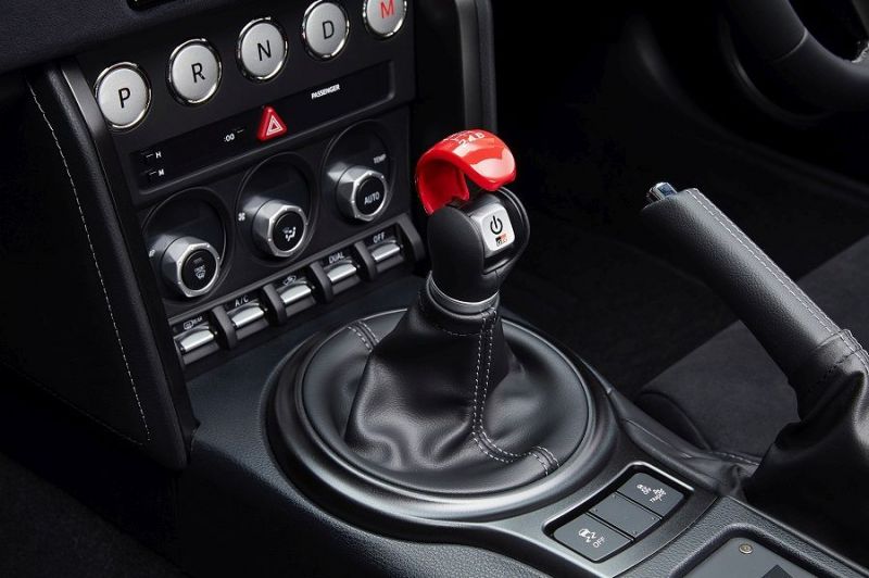 Toyota GR HV Sports Concept manuálisnak tűnő váltóval