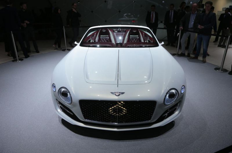 A Porsche Mission E-vel osztozik közös platformon az elektromos Bentley